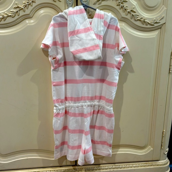 Super Cute Vineyard Vines striped Girls Romper with drawstring and hood. - Picture 4 of 4